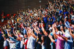 九游-浓眉哥回归赛场，败北首场状态亮眼，美国队观众沸腾！的简单介绍