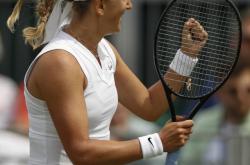 九游体育-阿扎伦卡迎来五赛季高光表现，RNG球迷沸腾！的简单介绍