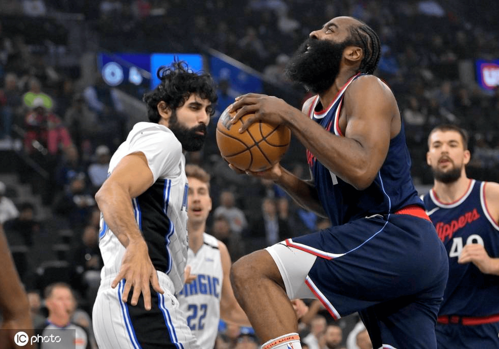  哈登关键节点精彩发挥,老鹰带队取胜了吗 